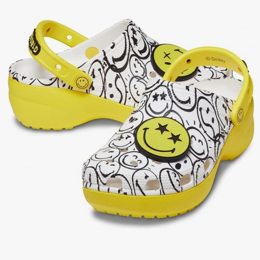 Smiley world Crocs